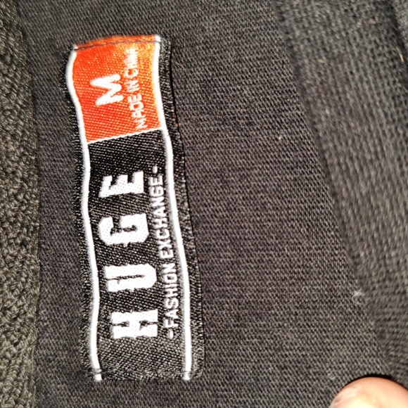 Chenille patch tee - Picture 3 of 4